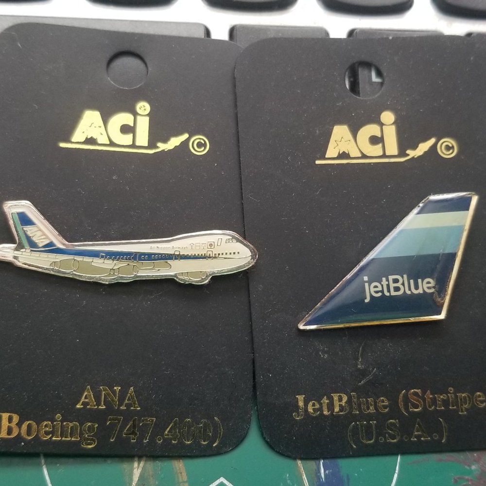 lot of 2 airline collectors lapel pins